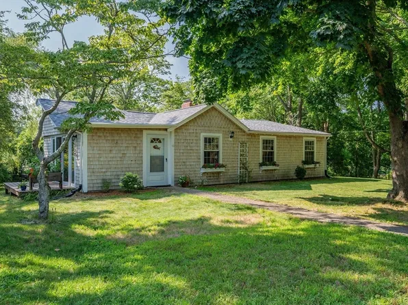 43 Locust Ave, Barnstable, MA 02630