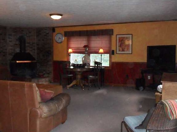 4th image of 300 Hughes St