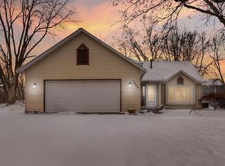 1860 Hilo Ct N, Oakdale, MN 55128