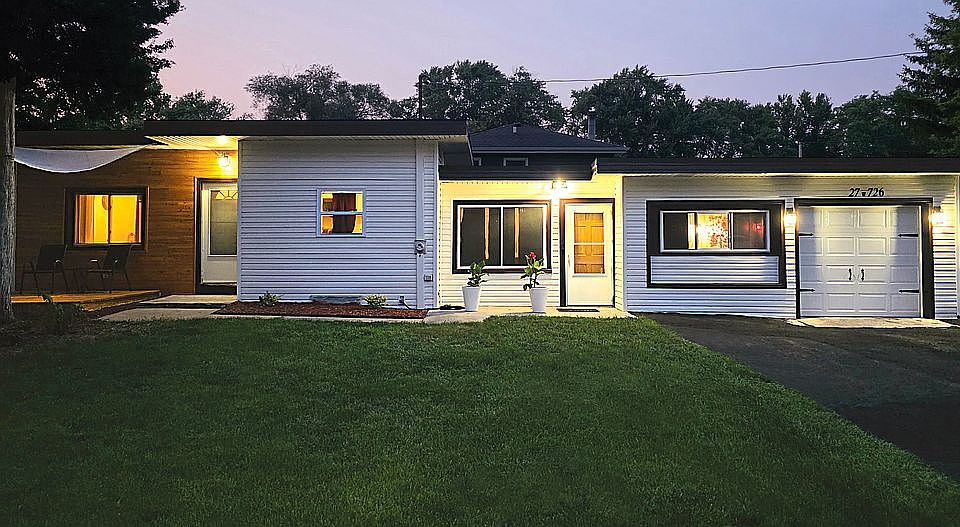 2 Bd, 2 Ba, Garage, Basement