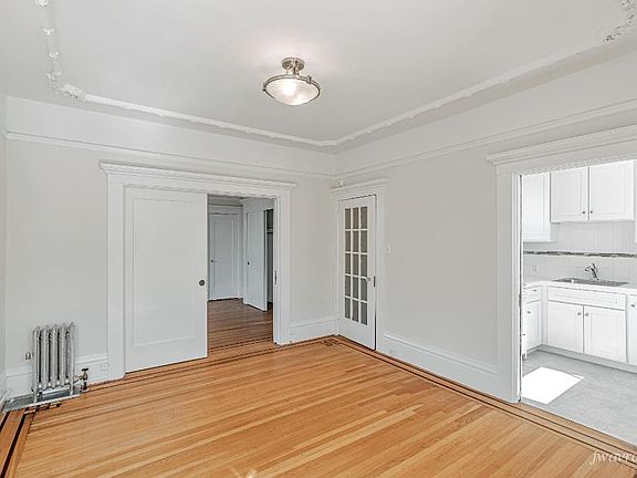 2nd image of 1588 Sacramento St #1590-14