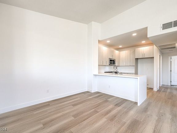 5th image of 9901 Trailwood Dr APT 2077