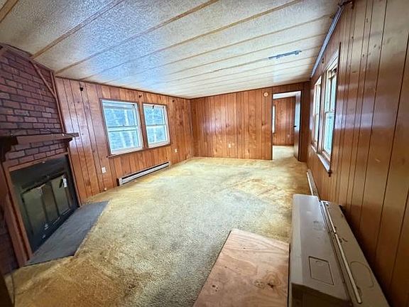 4th image of 32 Sunset Ln