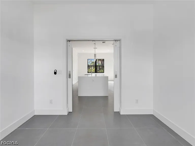11153 Carnegie Ave — Photo 25