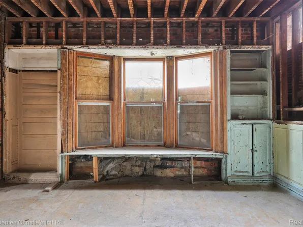 255 E Ferry St, Detroit, MI 48202