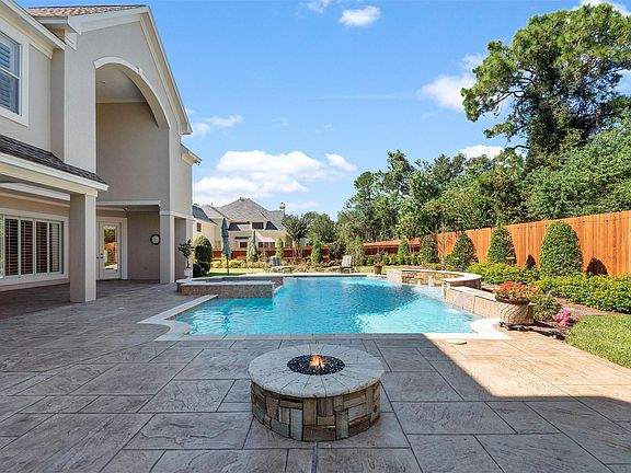 3rd image of 15222 Hilltop View Dr