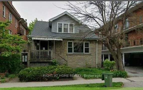 995 Main St E photo 1