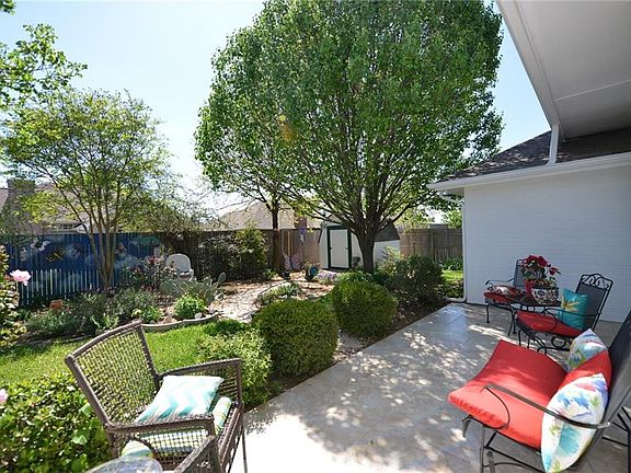 2nd image of 106 Post Oak Dr