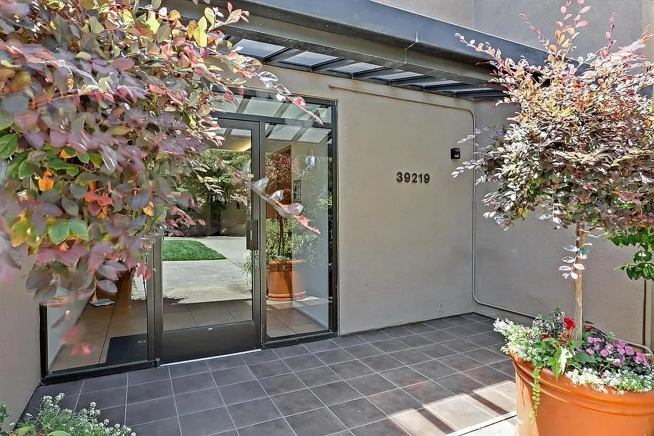 1 bed, 693 sqft, $2,395 — Photo 1