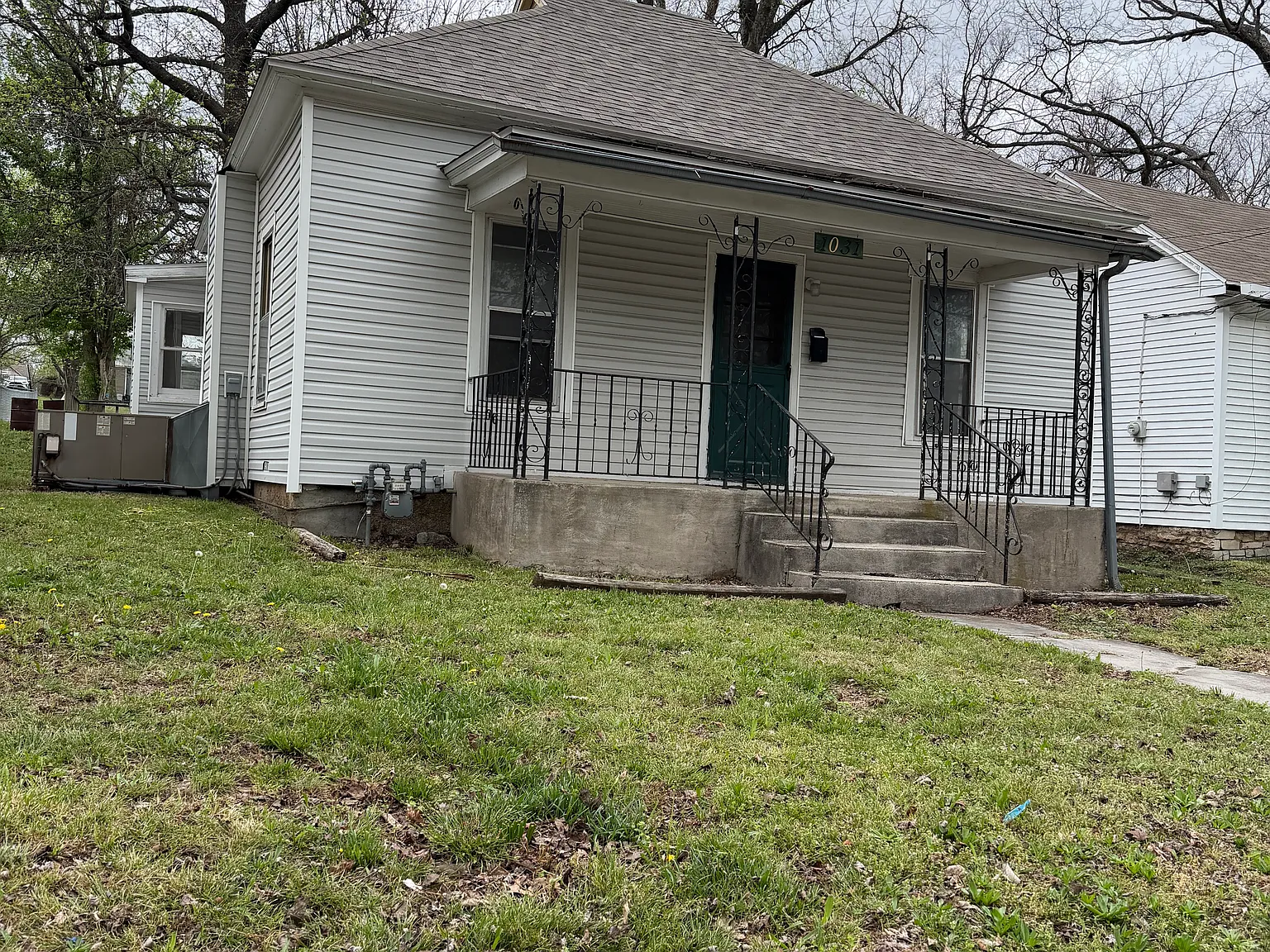 1031 Valley St — Photo 2