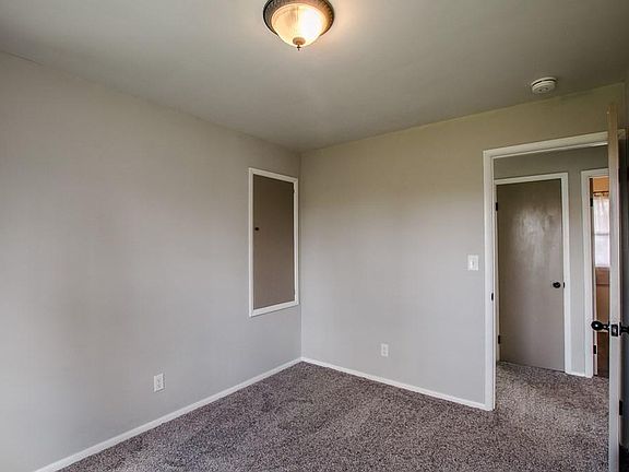 5th image of 36 Myrtle Dr
