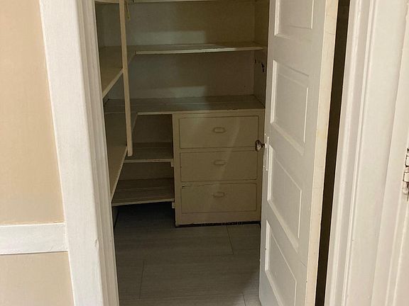 4th image of 1908 W Touhy Ave #3