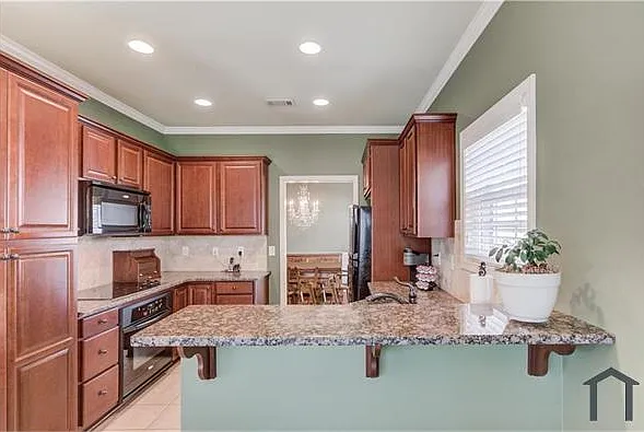 669 Retreat Dr — Photo 3