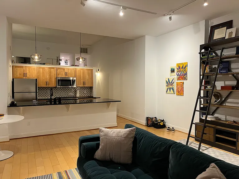2429 Locust St #611 — Photo 2