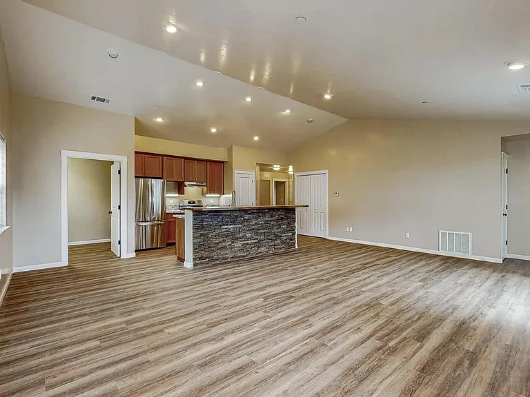 336 Ponderosa Ct — Photo 3