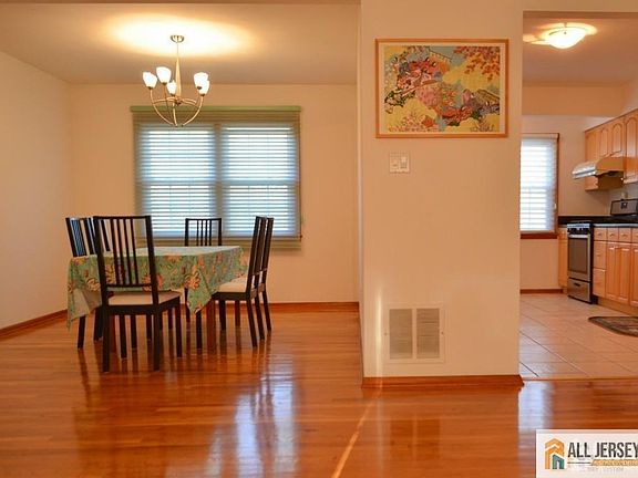 2nd image of 8 Sherwood Rd