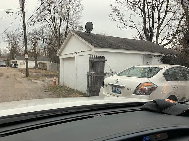 2nd image of 516 W 5th St