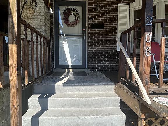 3rd image of 206 Hendel St