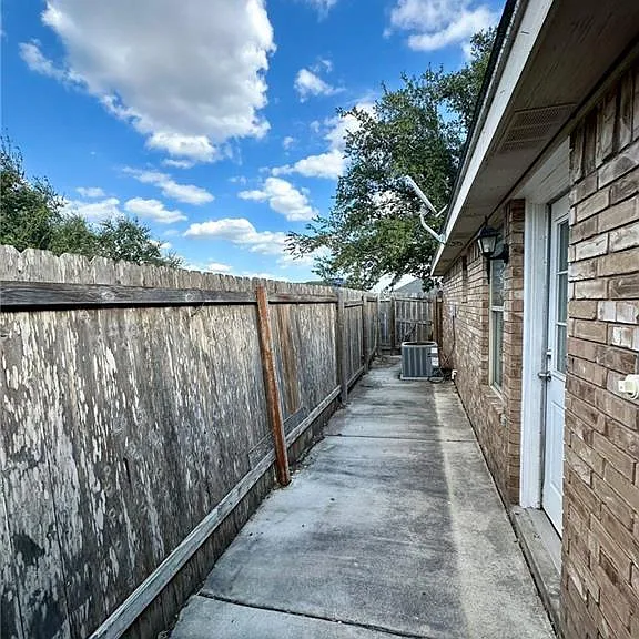 2305 N Dahlia St #2 — Photo 17