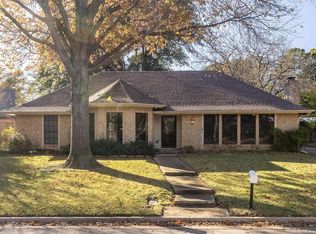 2714 Wooded Acres Dr, Arlington, TX 76016