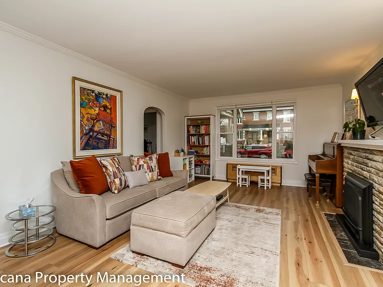220 Cowley Ave — Photo 6