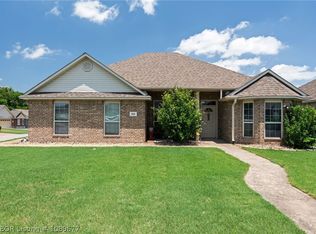 301 Apple Valley Dr, Fort Smith, AR 72908