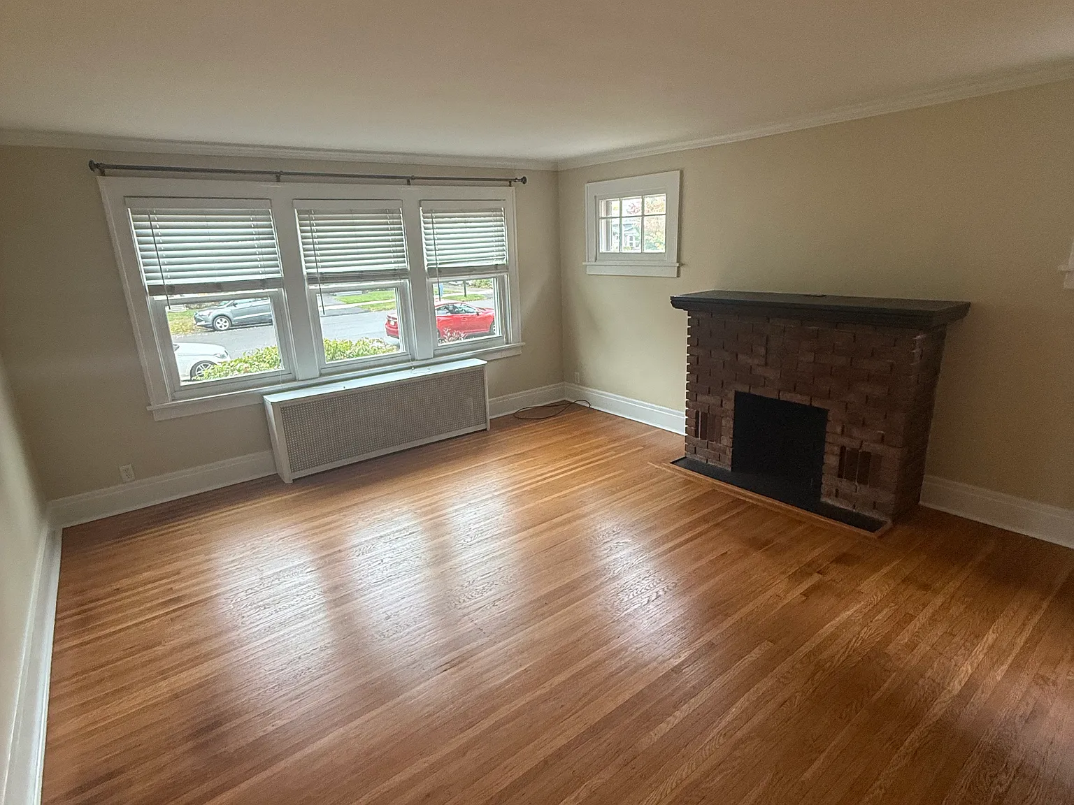 3 bed, 1060 sqft, $1,600 — Photo 1
