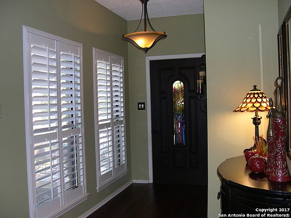 5th image of 818 Lightstone Dr