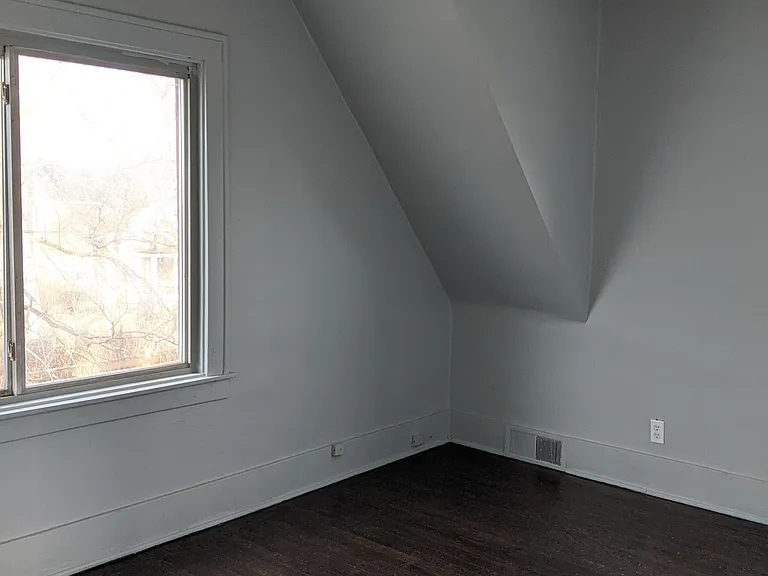 16583 Archdale St — Photo 6