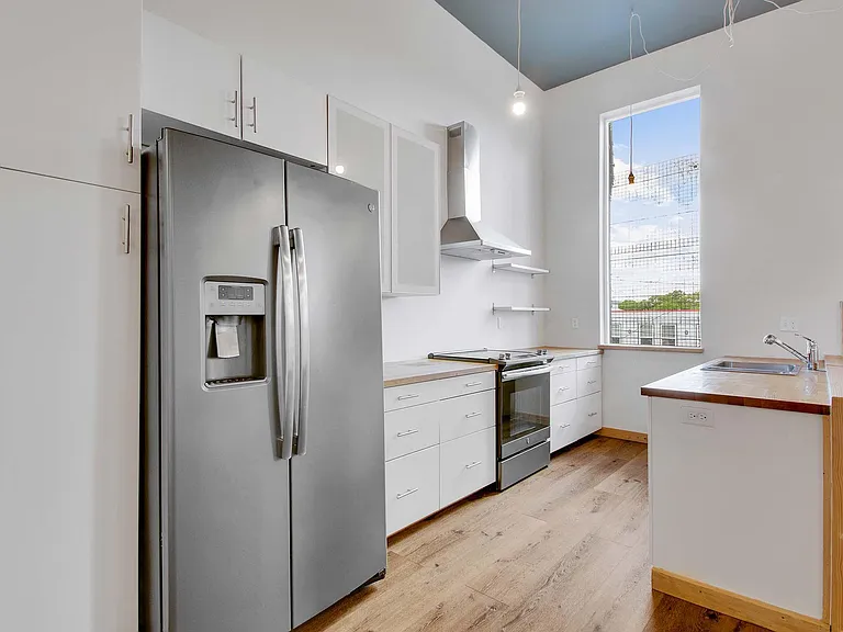 305 N Parker Ave — Photo 8