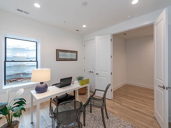 3rd image of 433 W 7th St #20