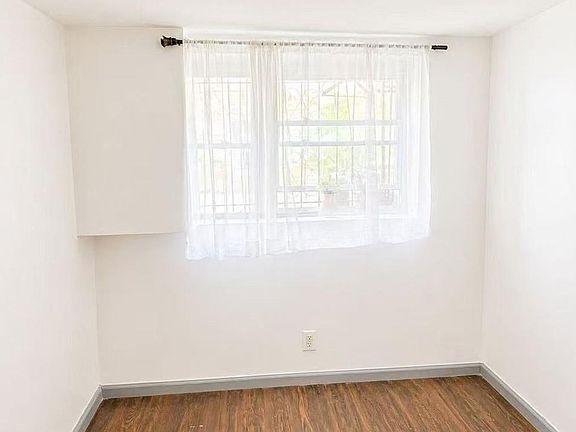 5th image of 832 Willoughby Ave