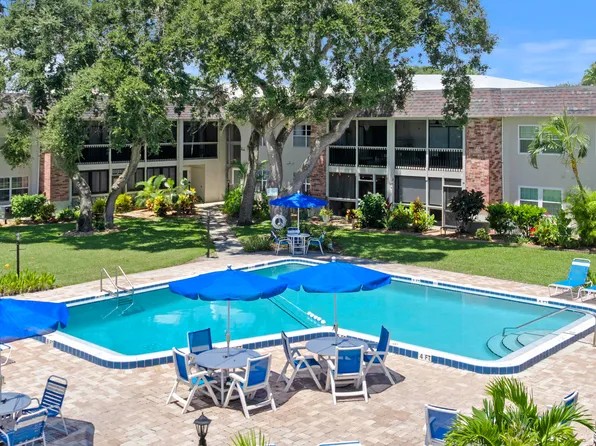 3800 Saxon Dr APT 19B, New Smyrna Beach, FL 32169