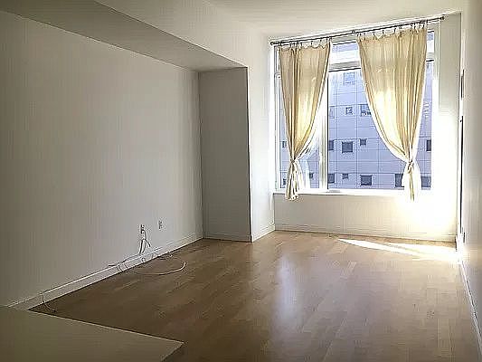 4th image of 247 W 46th St APT 402