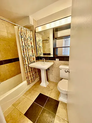 Rented by Cushman & Wakefield (Management) | media 8