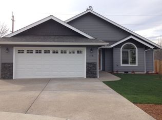 216 Kroner Dr, Grants Pass, OR 97527