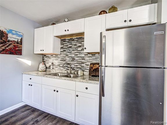 4th image of 2059 E Scottwood Ave