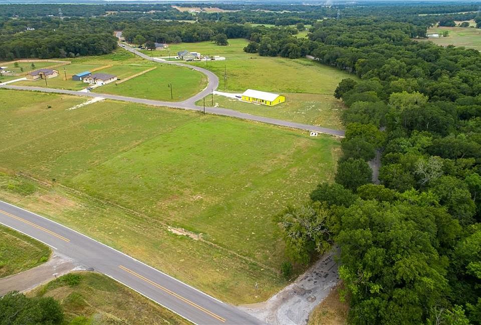 2nd image of 140 Grassy Ln