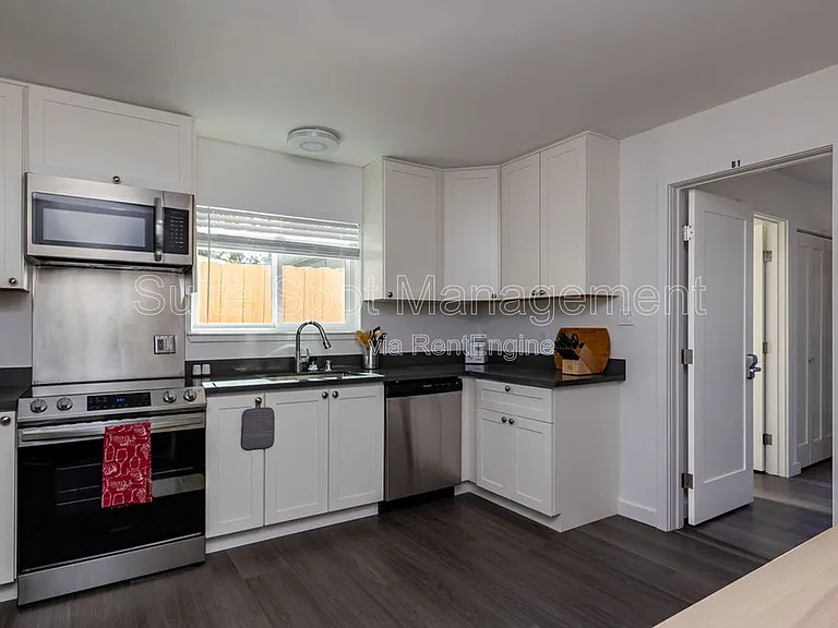 209 Madison Ave #B3 — Photo 4