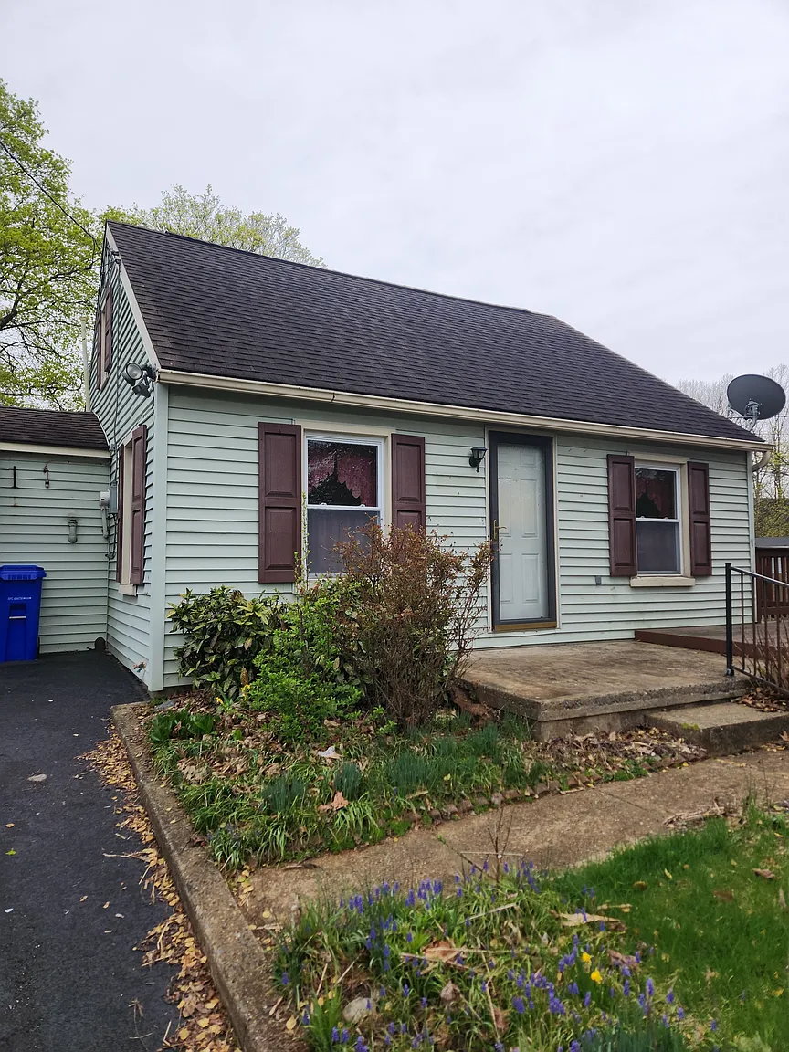 712 Village Rd photo 1