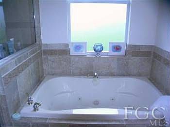 5th image of 4222 NW 33rd St