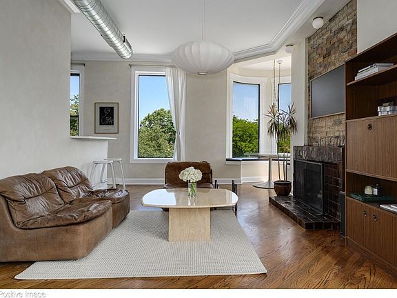 3rd image of 1135 W Webster Ave APT 3