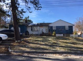 38 Maple Pl, Central Islip, NY 11722