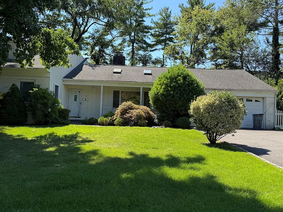 60 Oaktree Ln
