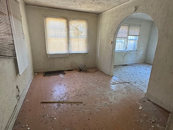 4th image of 2307 Nichol Ave
