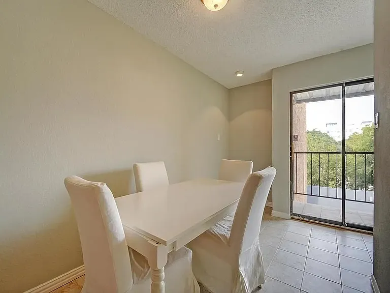 2409 Leon St #207 — Photo 9