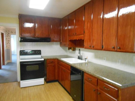 3rd image of 204 Stiles Ave