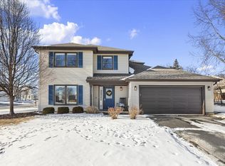 1394 Parkridge Ct, Crystal Lake, IL 60014