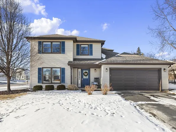 1394 Parkridge Ct, Crystal Lake, IL 60014