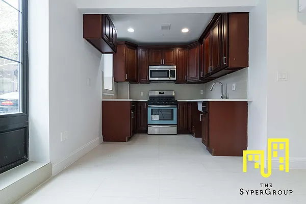Rented by The Syper Group | media 19